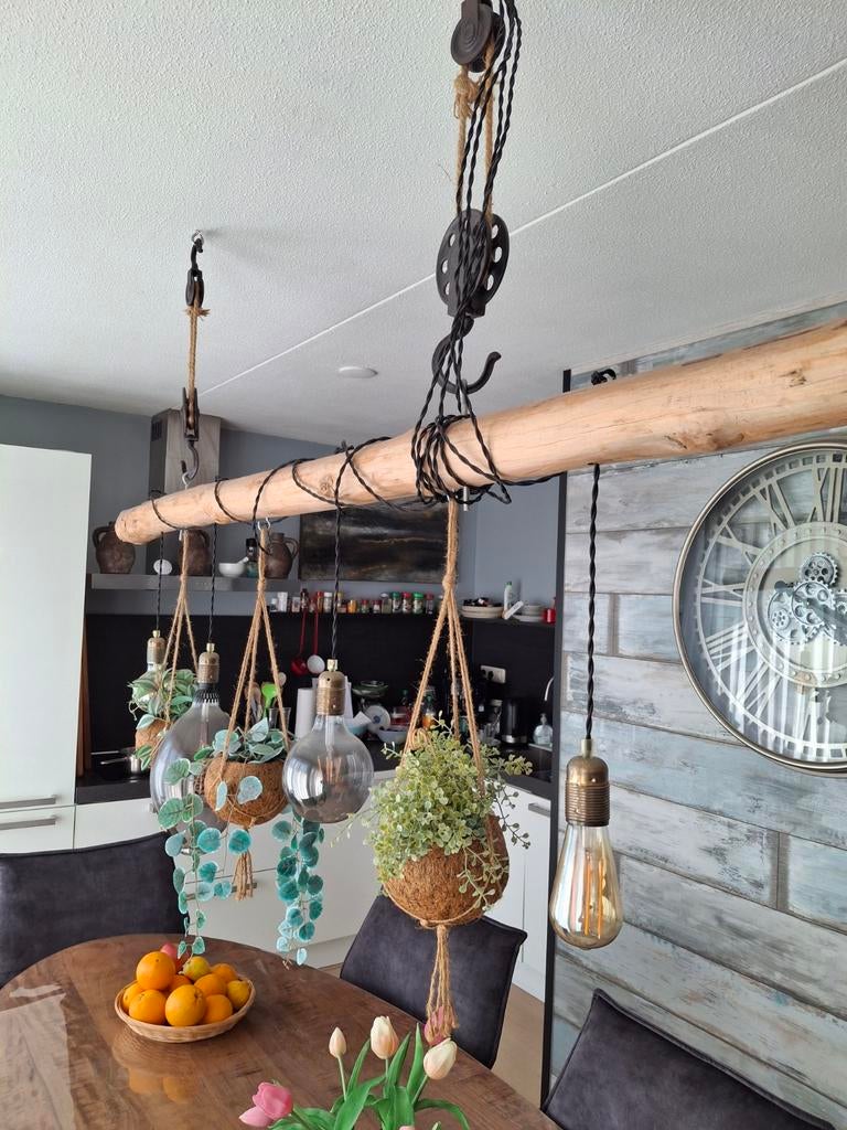 Stoere hanglamp met boomstam, katrollen en kunstplanten, Ophalen, Gebruikt, Hout, 75 cm of meer