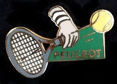 Peugeot Tennis pin groen-geel, Verzamelen, Verzenden, Nieuw, Transport, Speldje of Pin