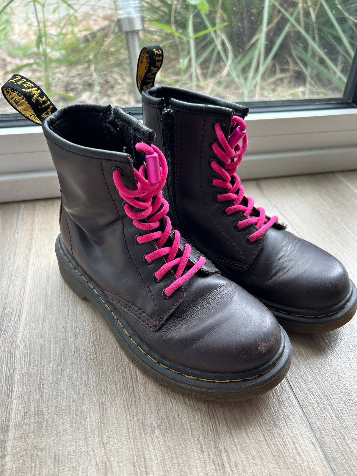 Dr. Martens laarzen met roze veters, Ophalen of Verzenden, Gebruikt, Jongen of Meisje, Laarzen