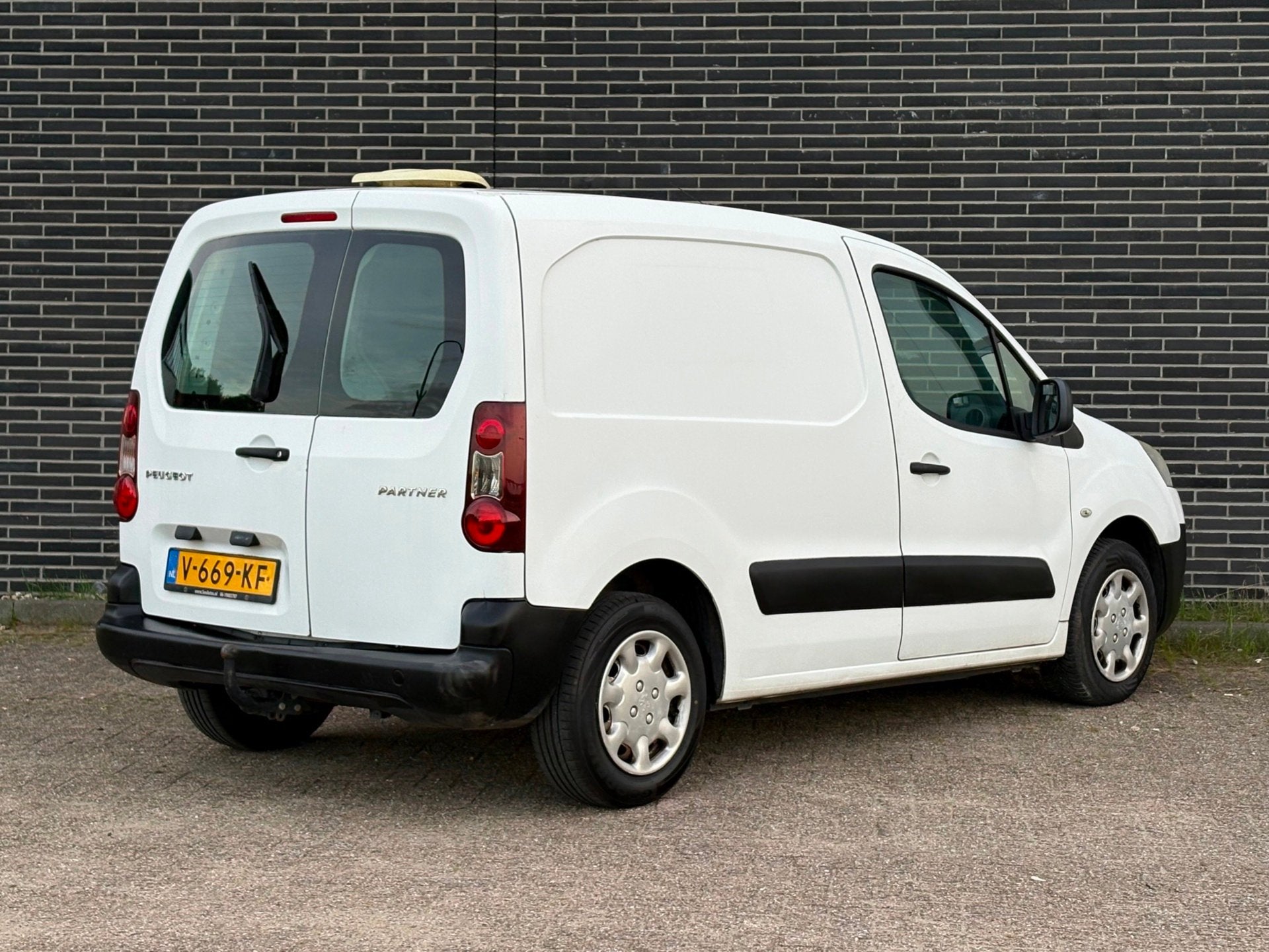 Peugeot Partner 120 1.6 HDI L1 XT Profit + Nieuwe Apk, Airco, Auto's, Voorwielaandrijving, Euro 5, Gebruikt, 680 kg