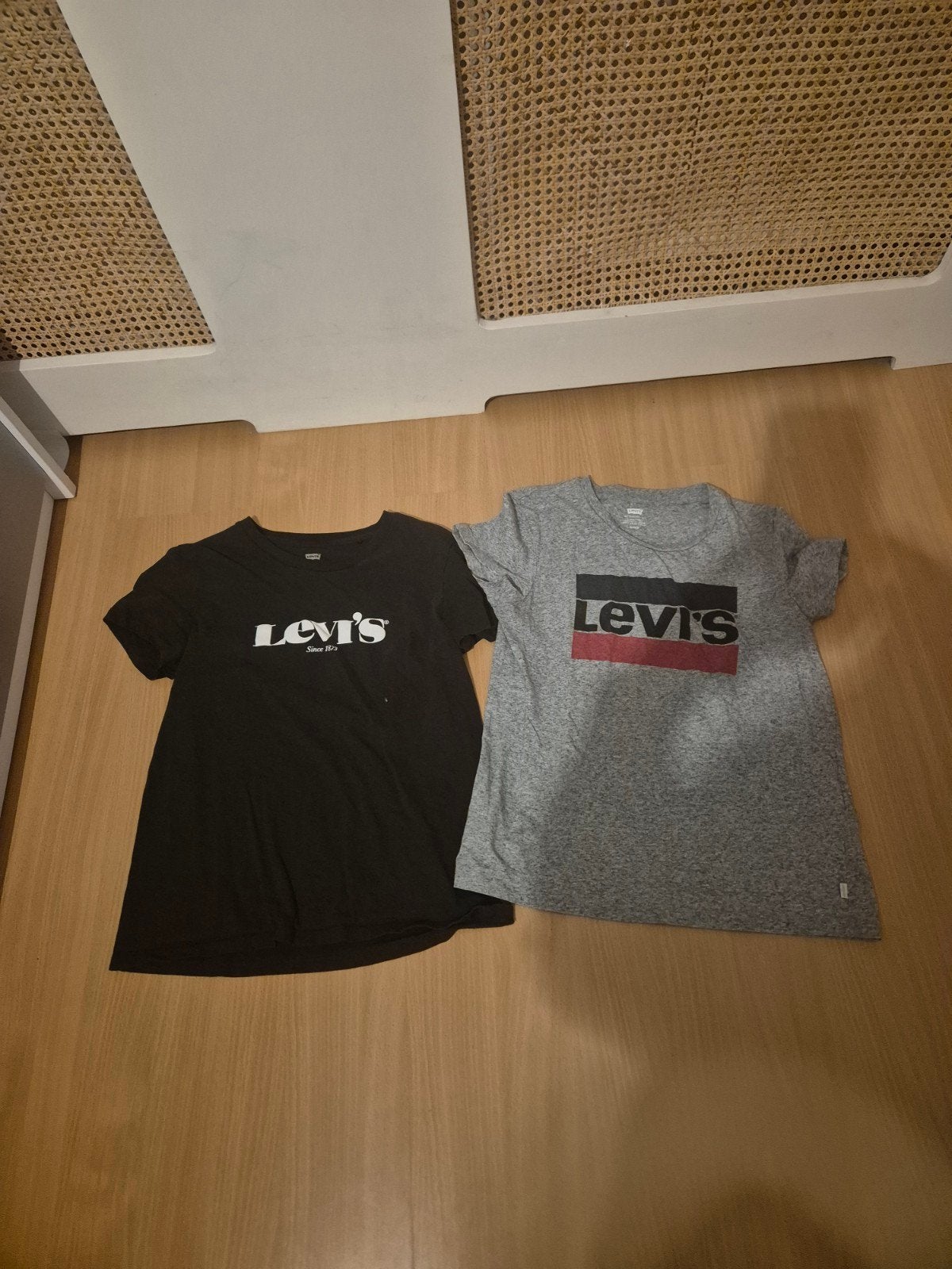 Set van 2 Levi's T-shirts - Zwart & Grijs - Maat S, Meerkleurig, Ophalen of Verzenden, Zo goed als nieuw, Korte mouw