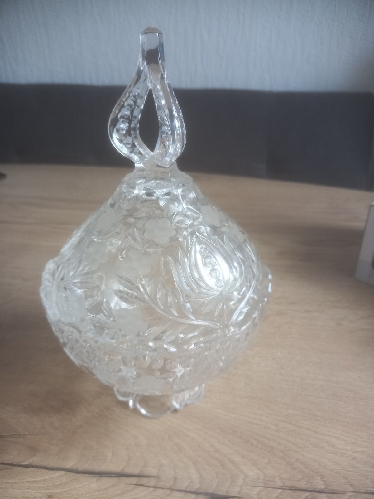 Glazen Bonbonnière met Sierlijk Reliëf, Antiek en Kunst, Ophalen