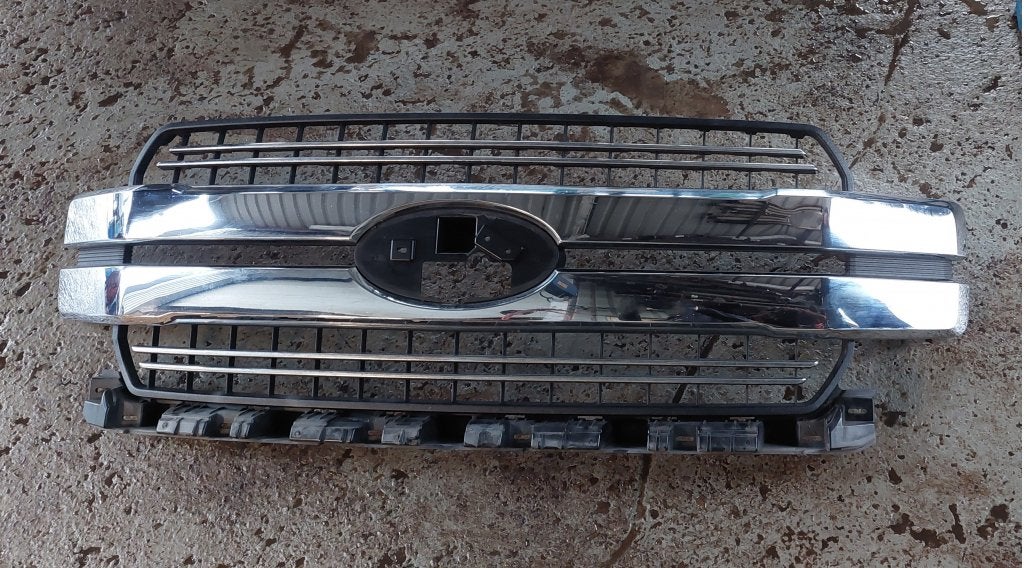 Ford F150 Lariat chroom grille 2018-2020, Gebruikt, Ford motor company, P.O. Box 6248, Dearborn, MI 48126, Ophalen of Verzenden