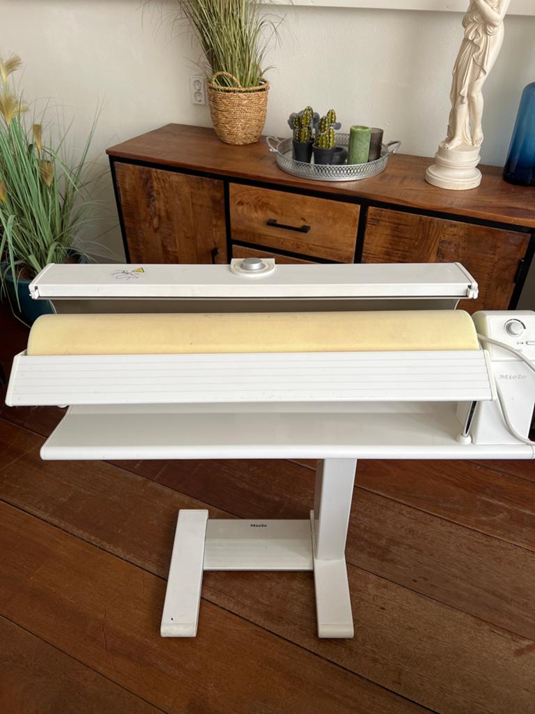 Miele Strijkrolmachine B 864 E - Perfect voor Strijken, Ophalen, Gebruikt, Strijkijzer met snoer