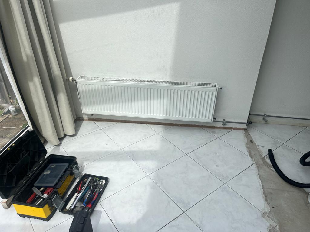 Radiator 140x40x10cm - Wit Paneelradiator, Doe-het-zelf en Verbouw, Verwarming en Radiatoren, Ophalen, 30 tot 80 cm, Gebruikt