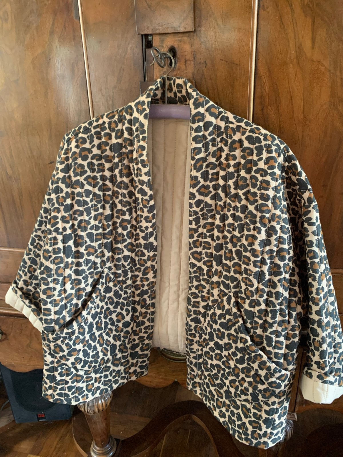 SISSY BOY Panterprint Gewatteerd Jasje maat L/XL ZGAN, Kleding | Dames, Verzenden, Gedragen, Maat 46/48 (XL) of groter, Meerkleurig