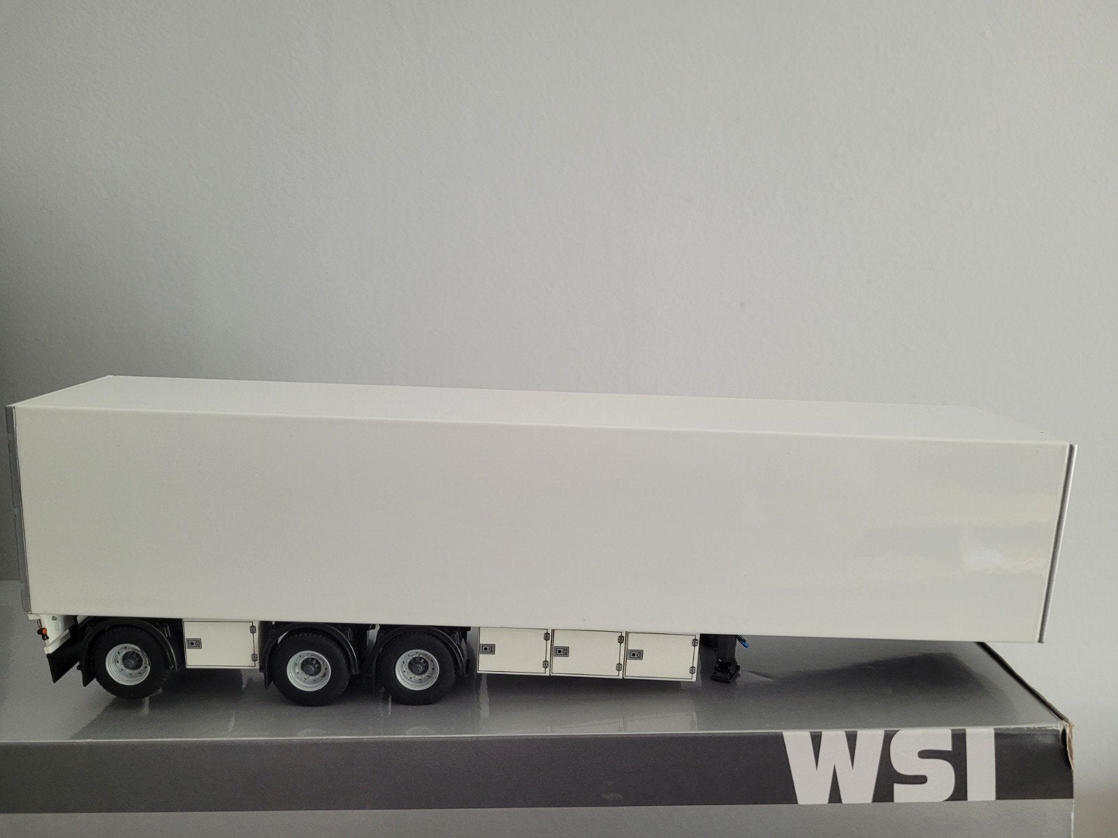 WSI WHITE LINE Box Trailer- 3Axle, Ophalen of Verzenden, Nieuw, Bus of Vrachtwagen, Wsi