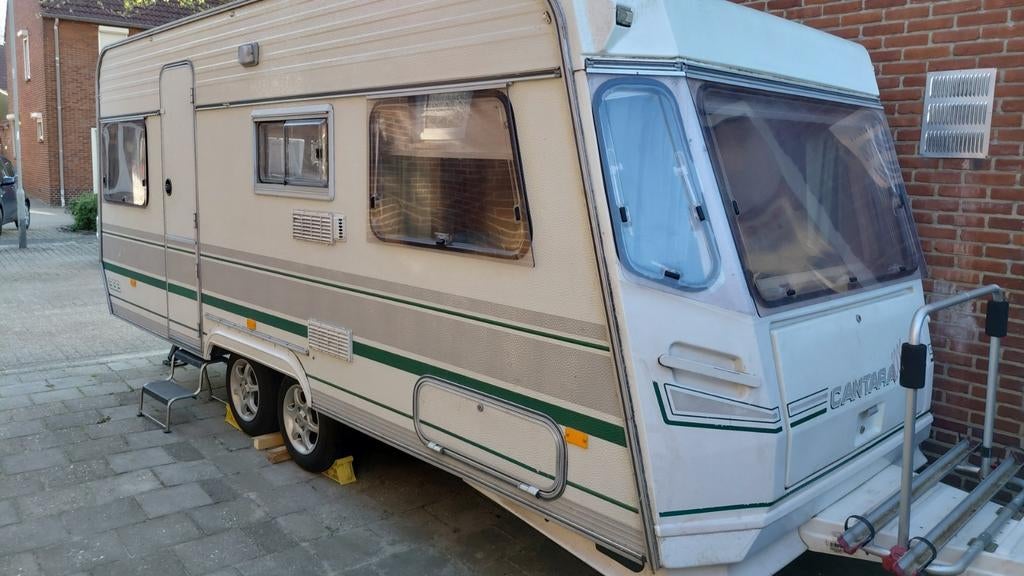 Ruime Chateau caravan uit 1991 - Ideaal voor 4 personen, Caravans en Kamperen, Caravans, Chateau, Treinzit, Particulier, Dwarsbed