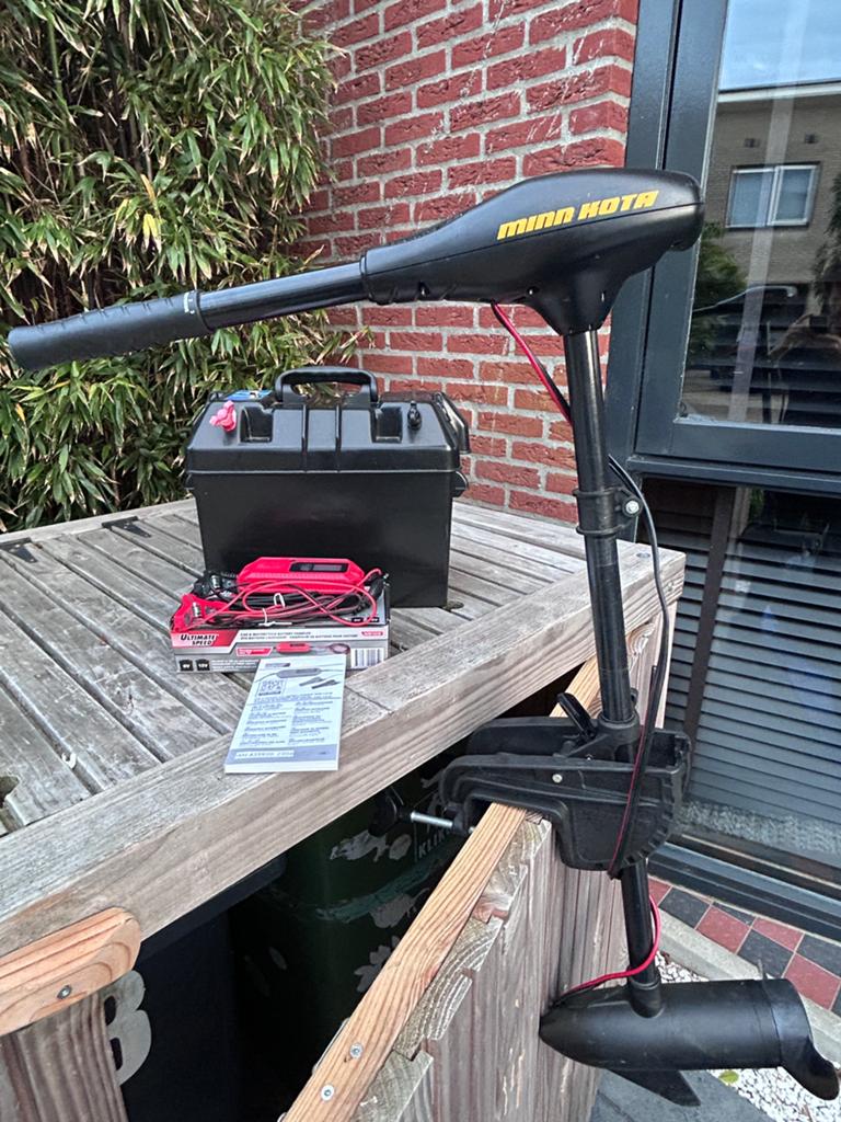 Minn kota 30 lbs set met luxe accu box en nieuwe accu lader, Ophalen of Verzenden, Zo goed als nieuw, Overige typen