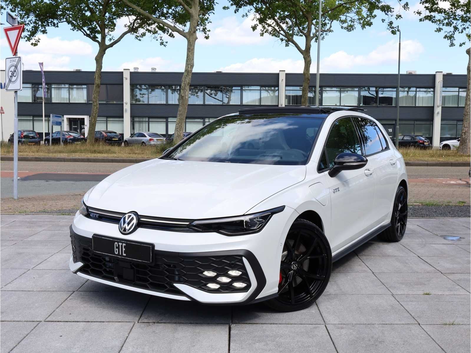 Volkswagen Golf GTE 1.5 eHybrid PHEV 272PK Automaat 2025, Automaat, Gebruikt, Bedrijf, Te koop