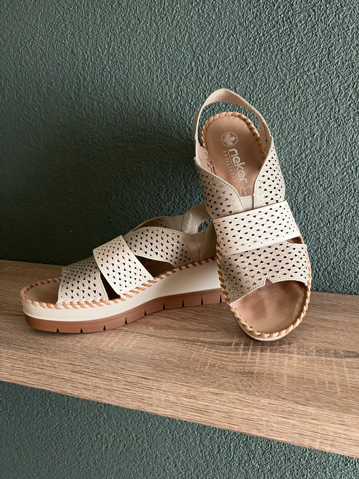 Rieker Zomerschoenen Maat 40 - Zo goed als nieuw, Kleding | Dames, Schoenen, Ophalen of Verzenden, Zo goed als nieuw, Beige, Sandalen of Muiltjes