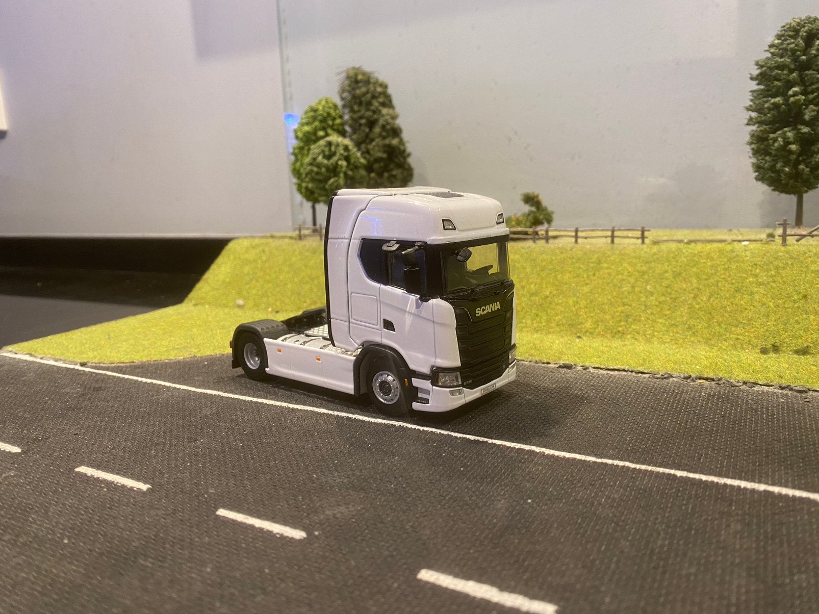 Scania next trekker van White Line, Hobby en Vrije tijd, Modelauto's | 1:50, Ophalen of Verzenden, Zo goed als nieuw, Bus of Vrachtwagen