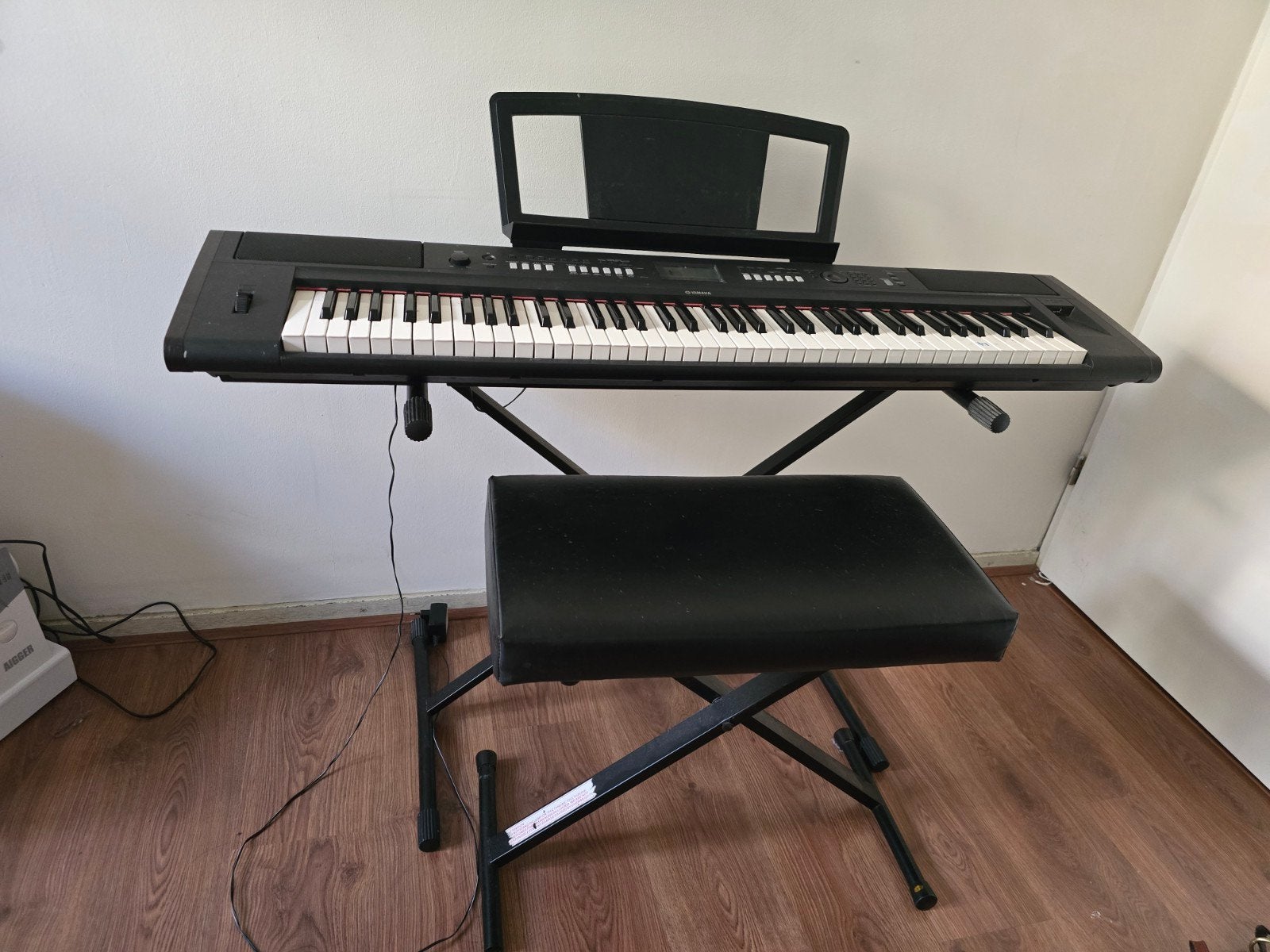 Yamaha piaggero NP- v80 Keyboard met standaard en krukje, Muziek en Instrumenten, Keyboards, Ophalen, Yamaha, Met standaard, 61 toetsen