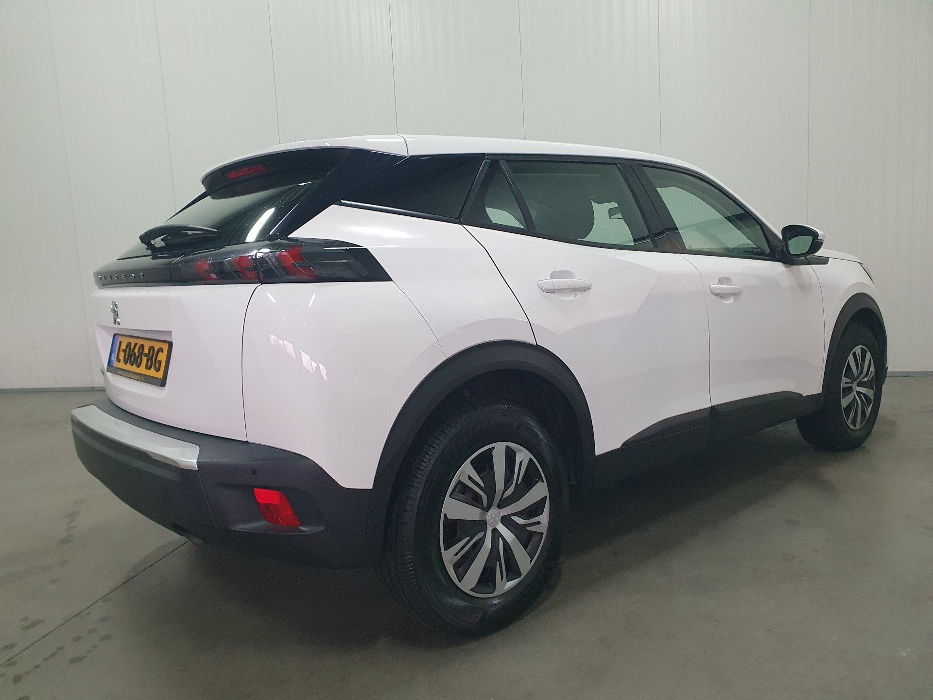 Peugeot 2008 1.2 PureTech Active ARCO/PDC/CARPLAY/CRUISE ., Auto's, Gebruikt, 1199 cc, Wit, Origineel Nederlands