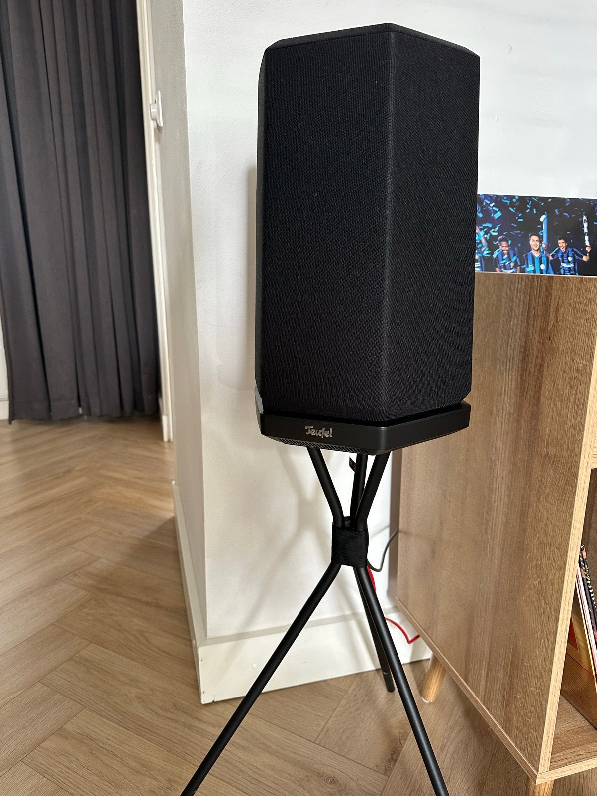 Teufel Holist M met vloerstandaard - Krachtige Smart Speaker, Audio, Tv en Foto, Slimme speaker, Zo goed als nieuw, Bluetooth