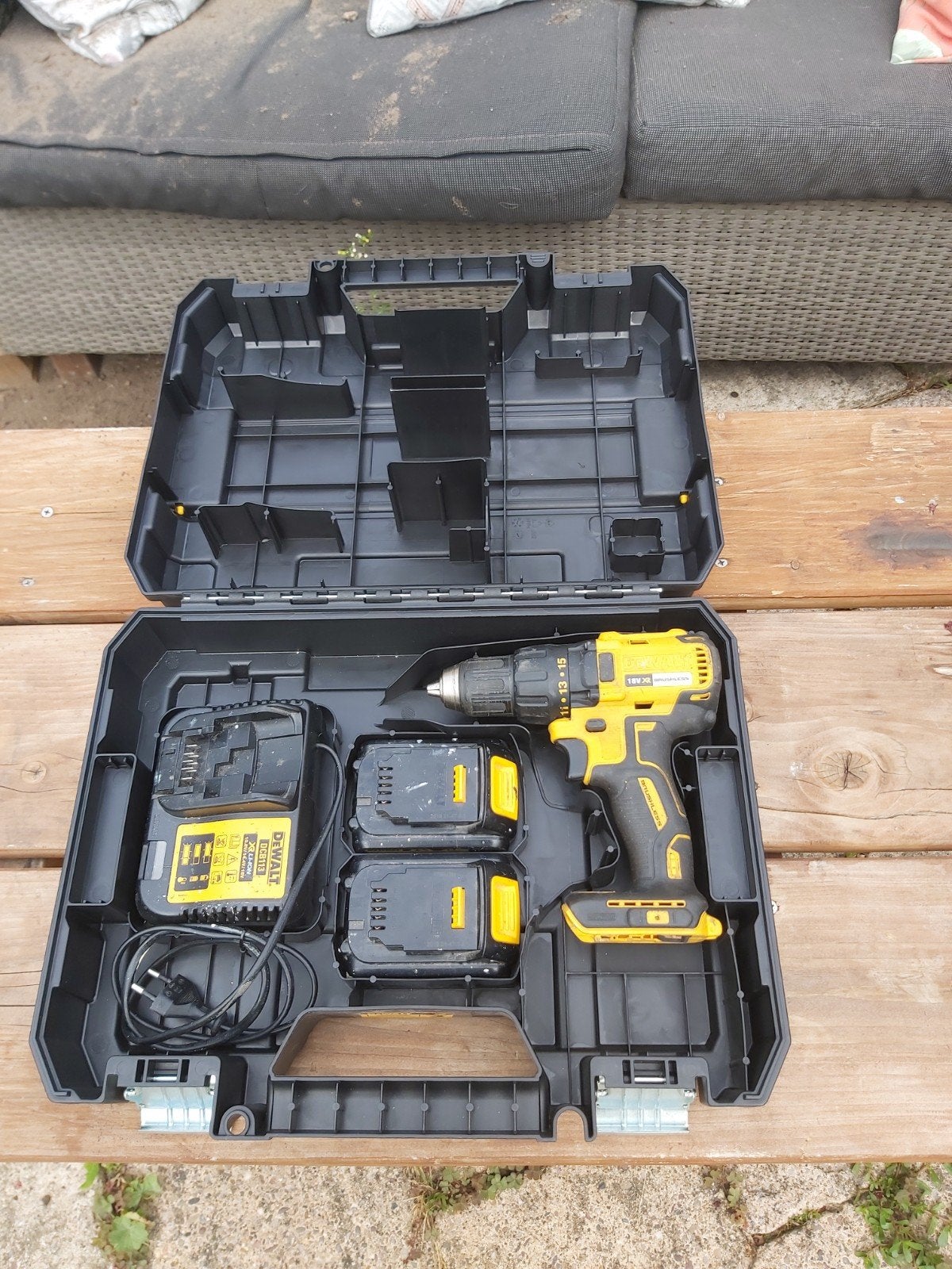 DeWalt DCD777 Boor- en Schroefmachine met 2 accu's en lader, Variabele snelheid, Ophalen of Verzenden, Boor- en Schroefmachine