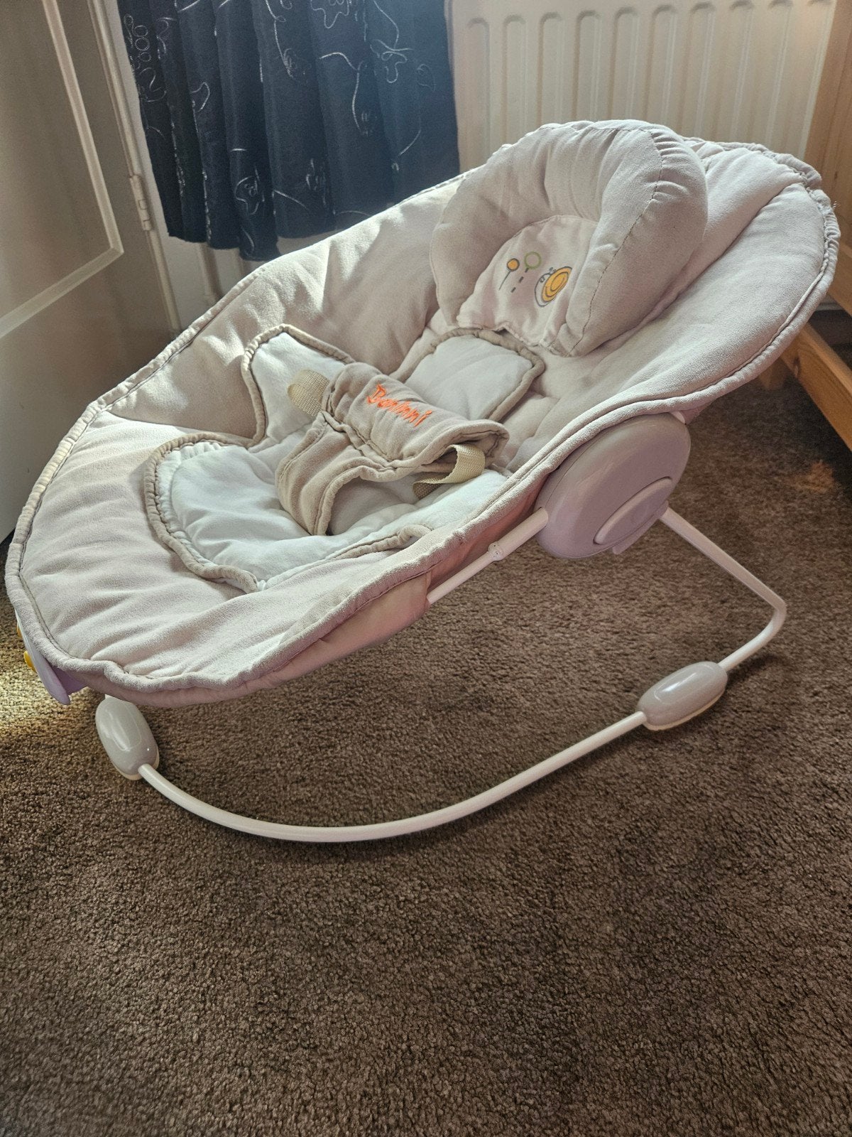 Beige, netjes uitziende, Baninni Wipstoel met Muziek en Tril, Kinderen en Baby's, Gebruikt, Wipstoel, Met gordel(s) of riempje(s)