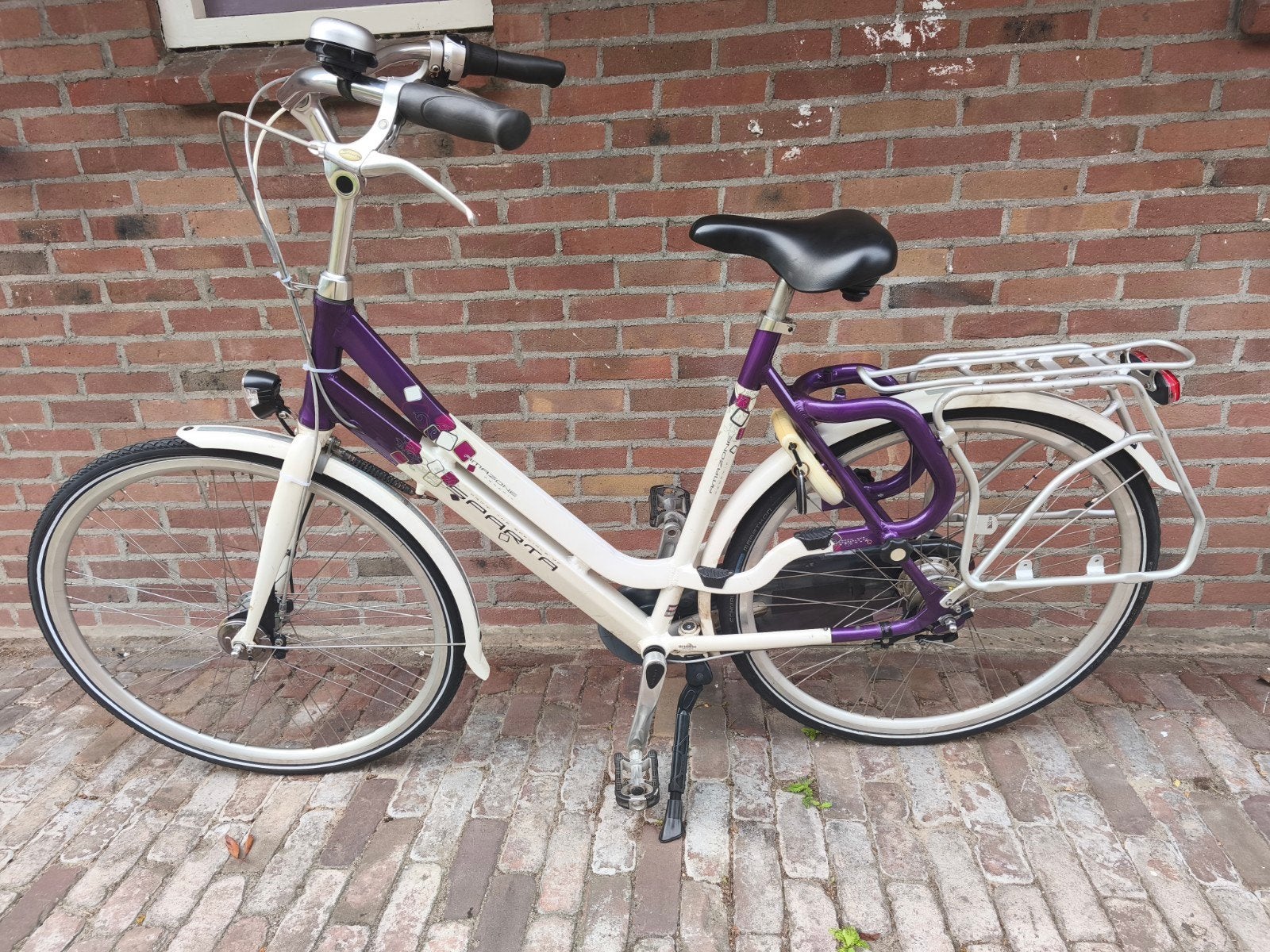 Sparta Moederfiets 28 inch - Wit/Paars, Fietsen en Brommers, Terugtraprem, Sparta, Dubbele standaard, Ophalen of Verzenden