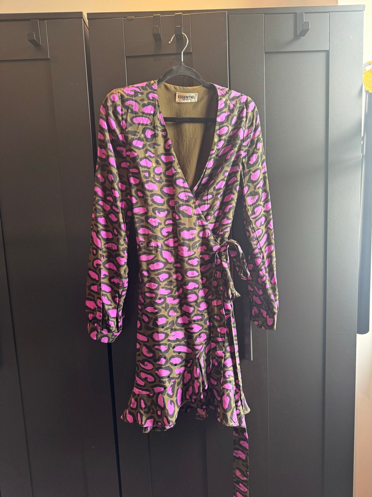 Essentiel Antwerp wikkeljurk met luipaardprint maat 40, Maat 38/40 (M), Paars, Ophalen of Verzenden, Zo goed als nieuw