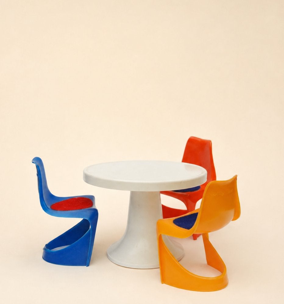 Barbie vintage meubels Helly 70s design eettafel + 3 stoelen, Verzamelen, Ophalen of Verzenden, Gebruikt, Overige typen