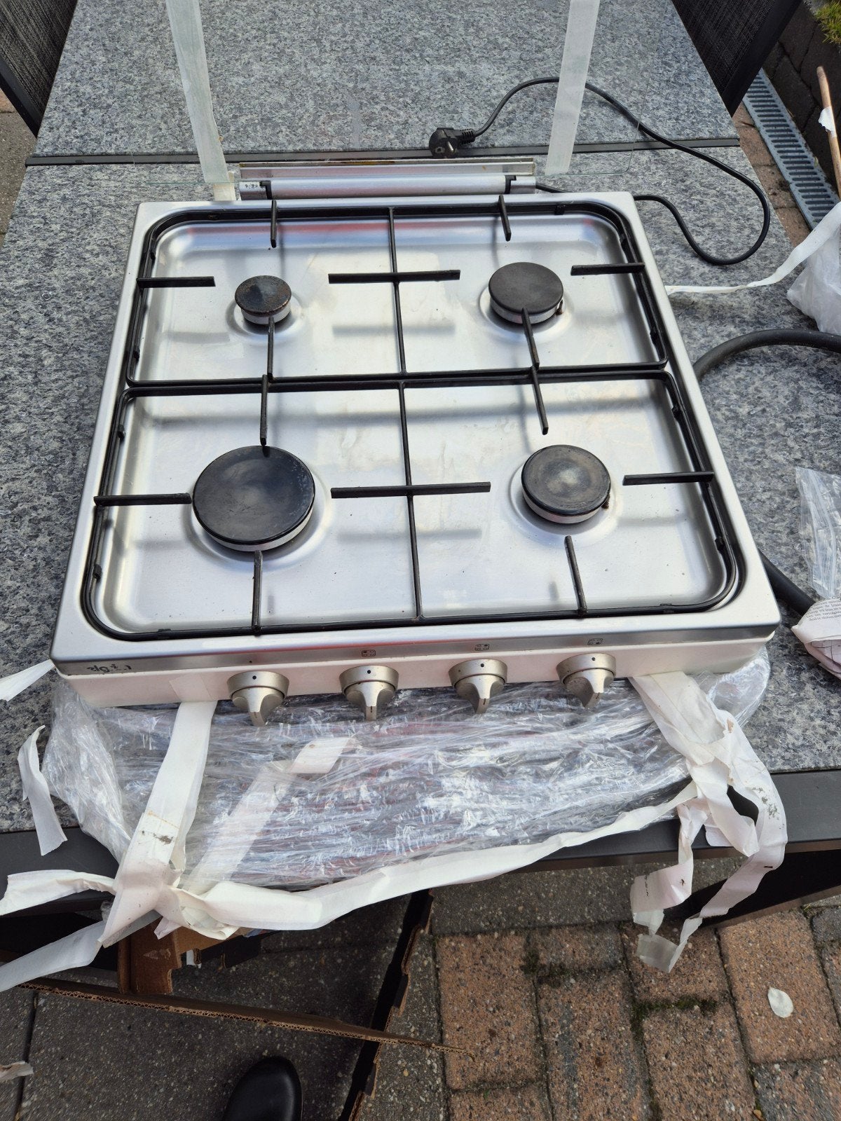 Gasfornuis met elektrische ontsteking en glazen deksel, Gebruikt, Gas, 4 kookzones, Ophalen of Verzenden