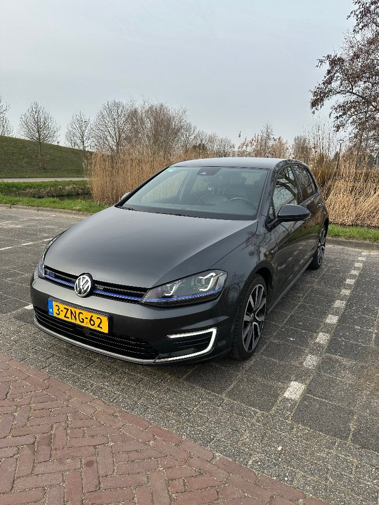 Volkswagen Golf 1.4 TSI Phev 150KW GTE 5D 2015 Grijs, Auto's, 4 cilinders, Lichtsensor, 1395 cc, 1499 kg