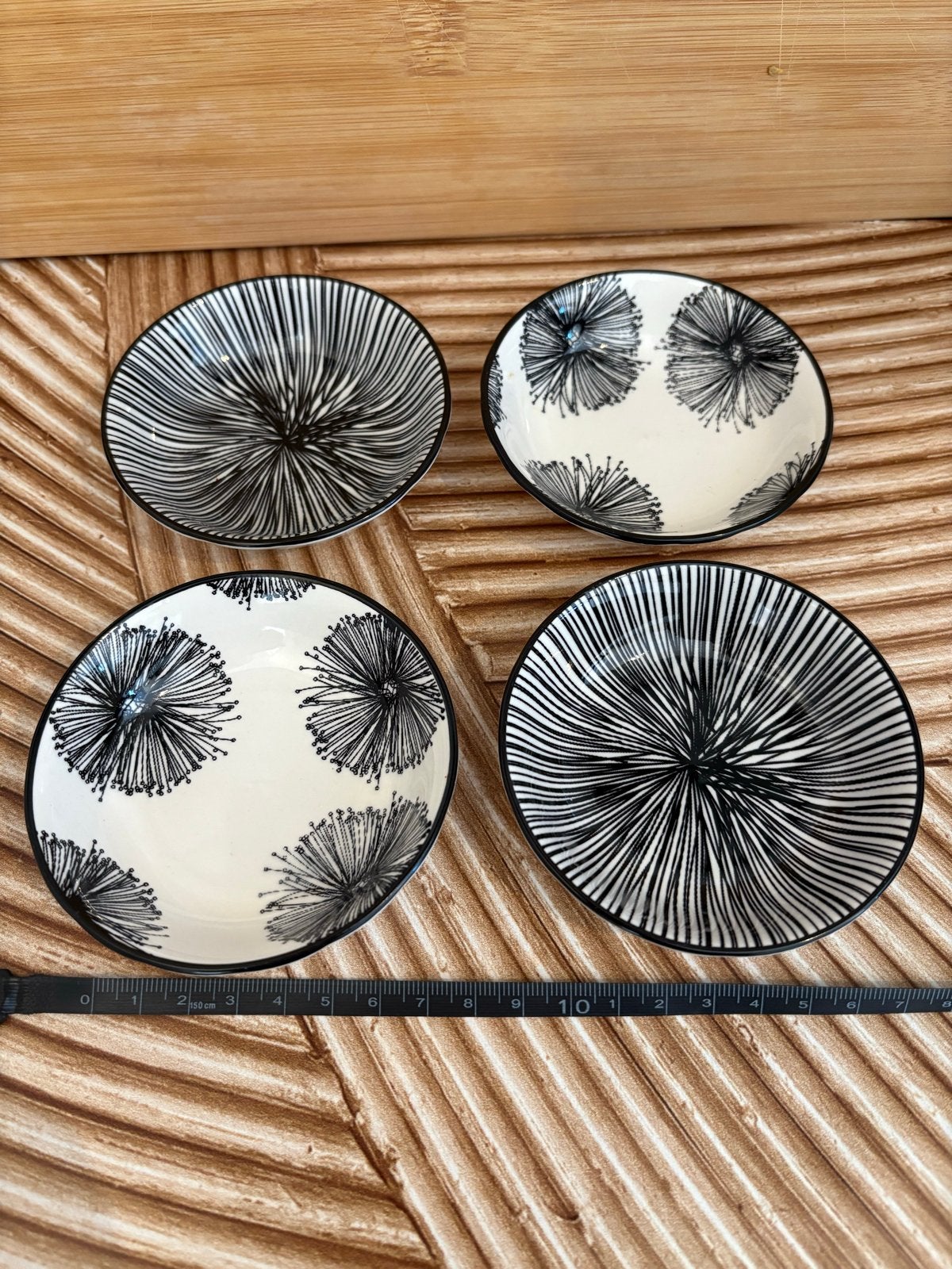 Set van 4 Japanse schaaltjes - zwart-wit design, Ophalen, Aziatisch, Keramiek, Schaal of Schalen