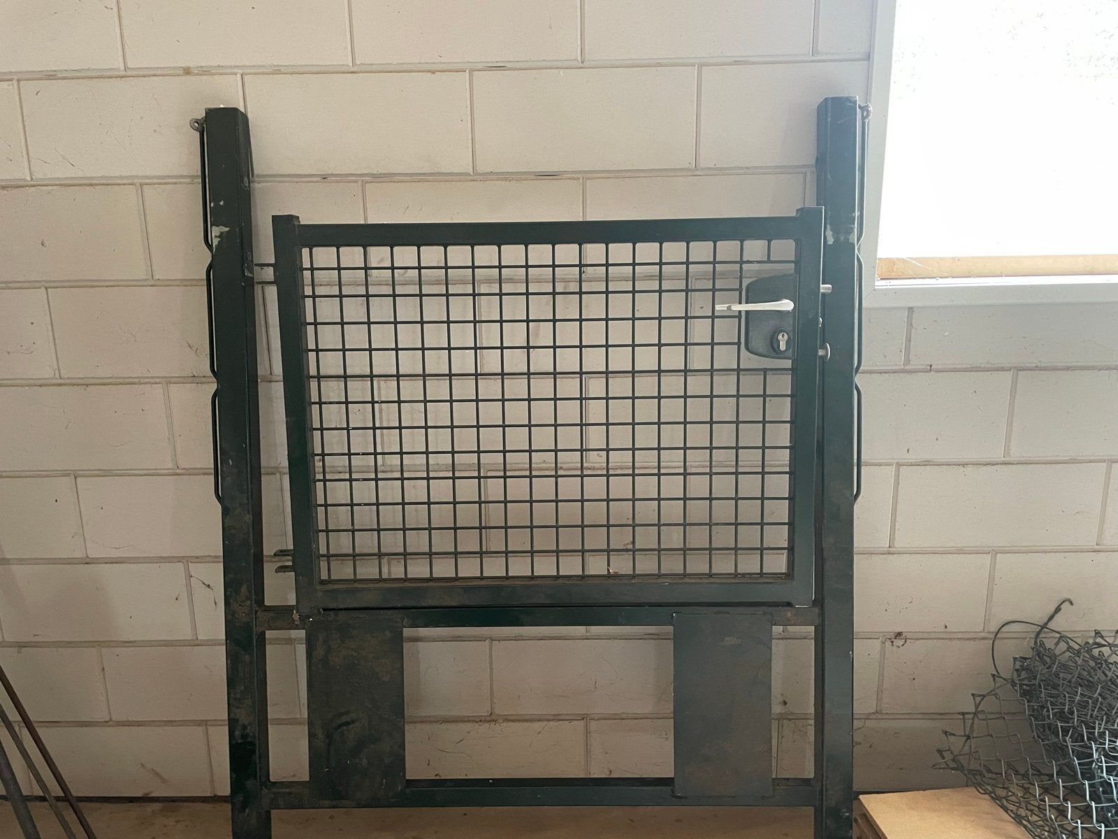 Groen Stalen Tuinhek 1m breed met frame en gaas, Ophalen, Met poort, Gebruikt, Tuinhek