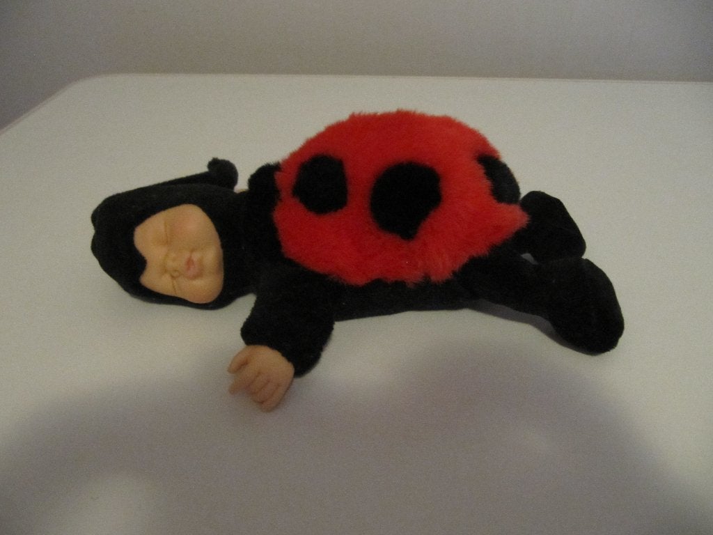 Knuffel Anne Geddes - slapend lieveheersbeestje (22 cm), Ophalen of Verzenden, Zo goed als nieuw, Overige typen