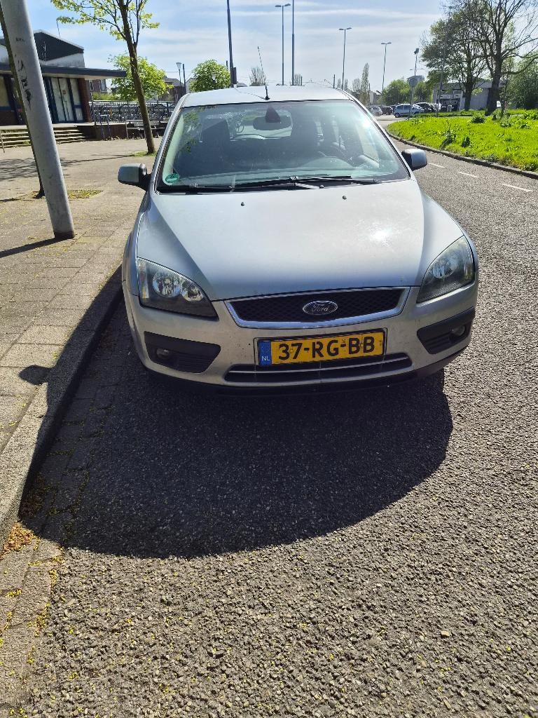 Ford Focus 1.6 74KW Wagon 2005 Grijs, Auto's, 1596 cc, 4 cilinders, 635 kg, 100 pk