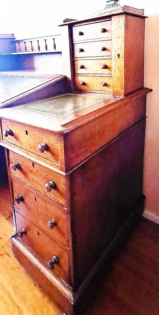 Foto 21 van Uniek Antiek Eiken Dickens Bureau (ca. 1910) – Blikvanger!