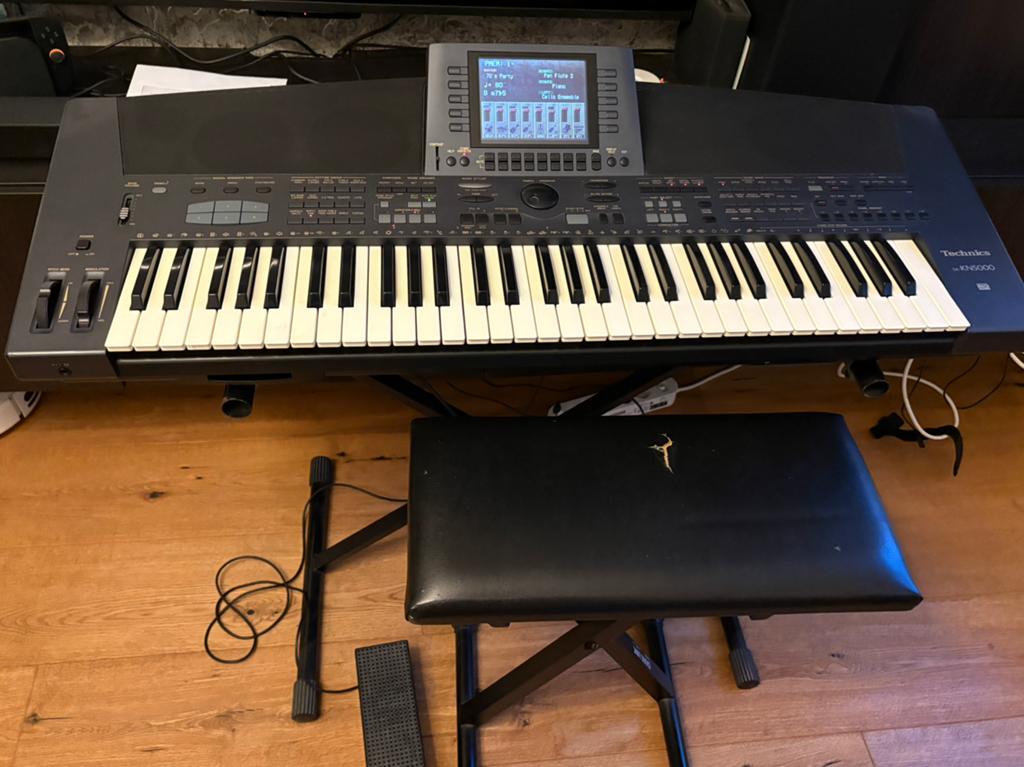Technics sx-KN5000 keyboard met pedaal, stand en krukje, Ophalen, Gebruikt, Overige aantallen, Met standaard