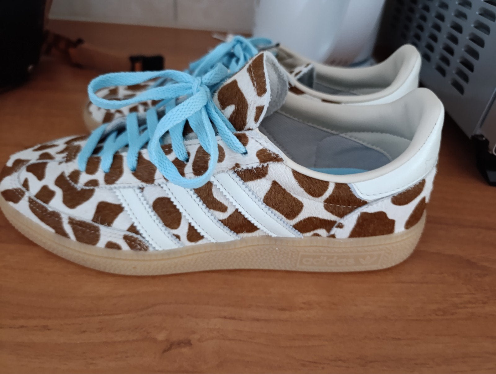 Adidas handball spezial girafe pony hair Adidas 38 2/3, Kleding | Dames, Schoenen, Adidas, Ophalen of Verzenden, Nieuw, Sneakers of Gympen