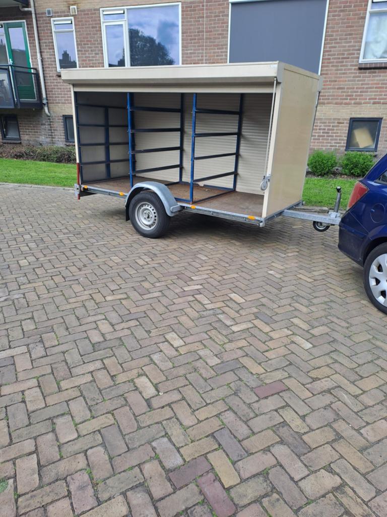 Te koop dichte aanhanger hapert, Ophalen