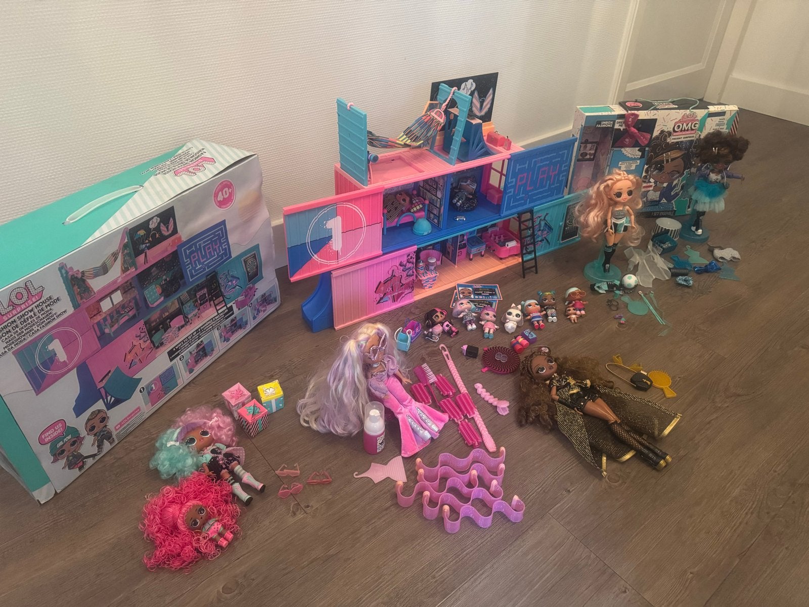 Grote L.O.L. Surprise set met clubhuis en veel poppen, Ophalen, Zo goed als nieuw, Overige typen