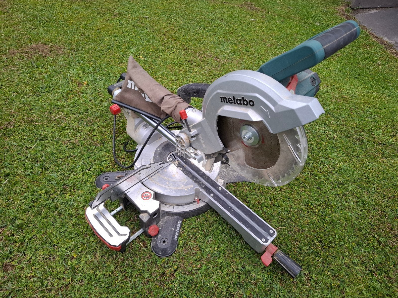 Metabo afkortzaag, Doe-het-zelf en Verbouw, Ophalen, Zo goed als nieuw, Afkortzaag, 30 tot 70 mm