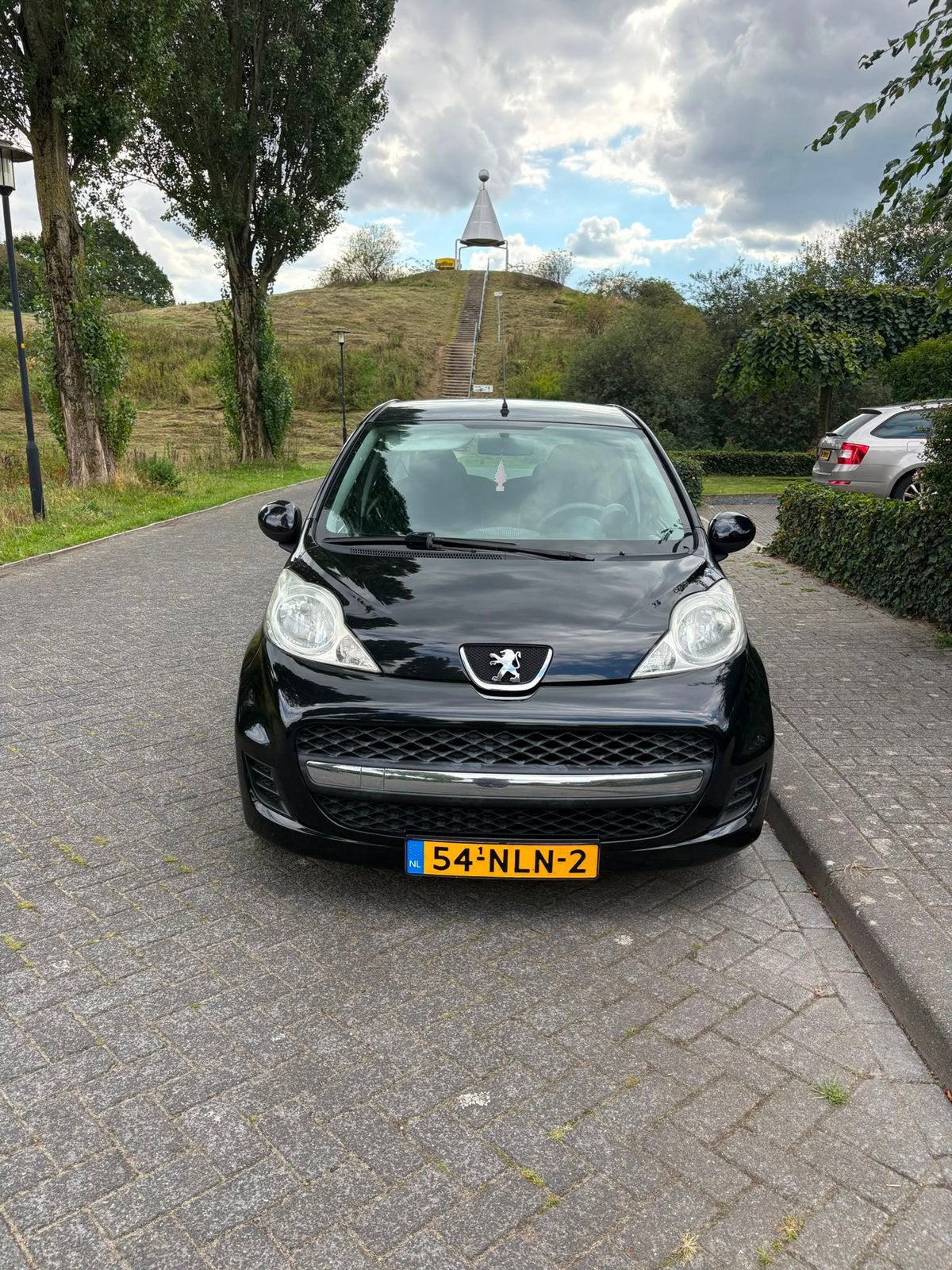 Peugeot 107 1.0 12V 5DR 2010 Zwart Airco Nieuwe APK, Auto's, Voorwielaandrijving, Stof, Zwart, 4 stoelen