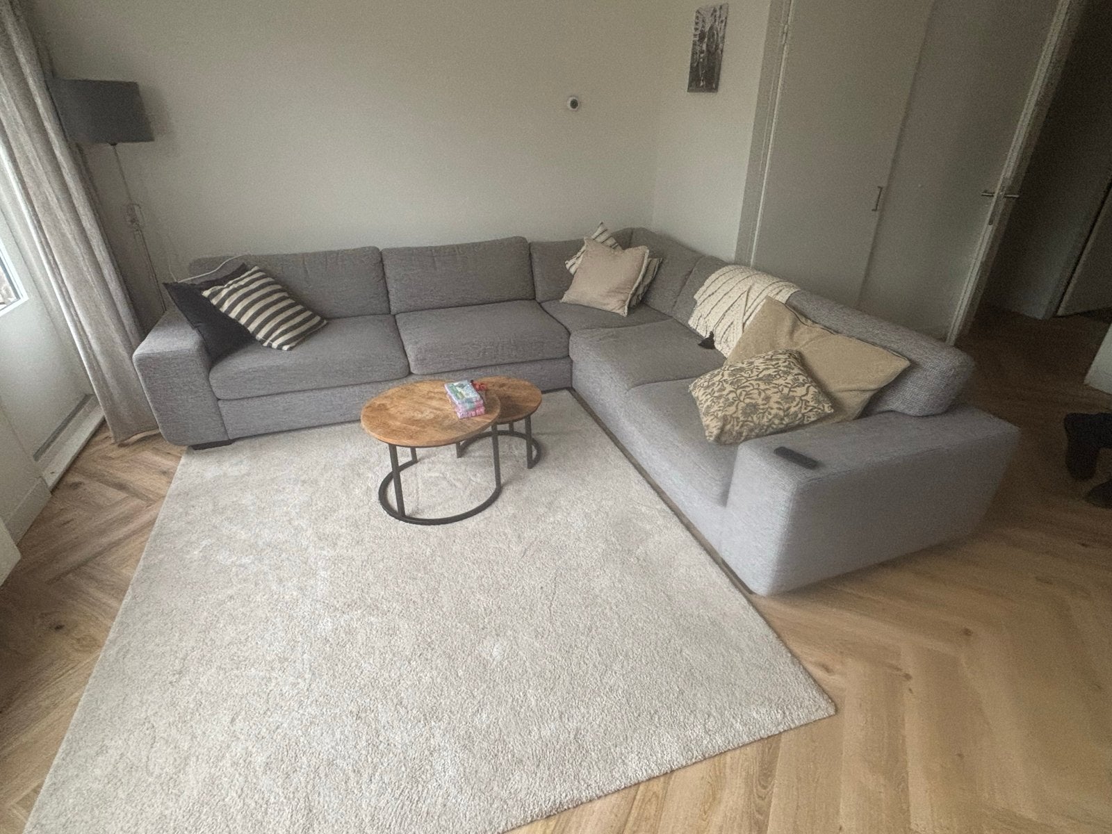Foto 7 van Grijze hoekbank - 3.00x2.60 mtr - Vlekken te reinigen