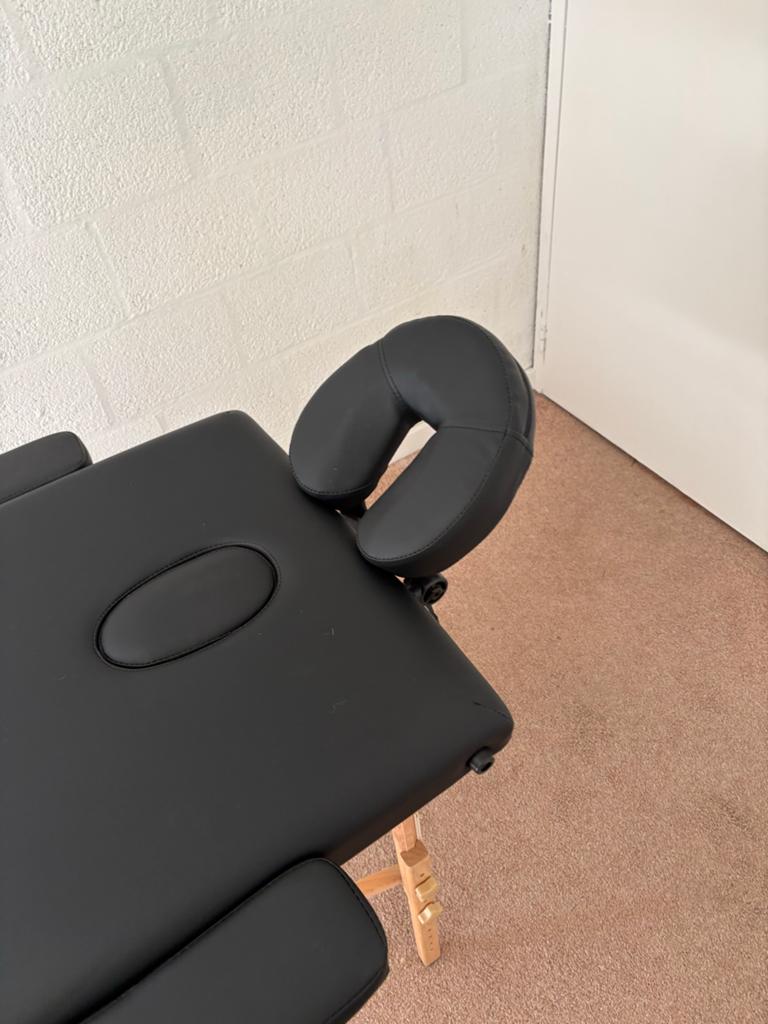 Opvouwbare massagebank / behandeltafel, Sport en Fitness, Massageproducten, Ophalen, Zo goed als nieuw