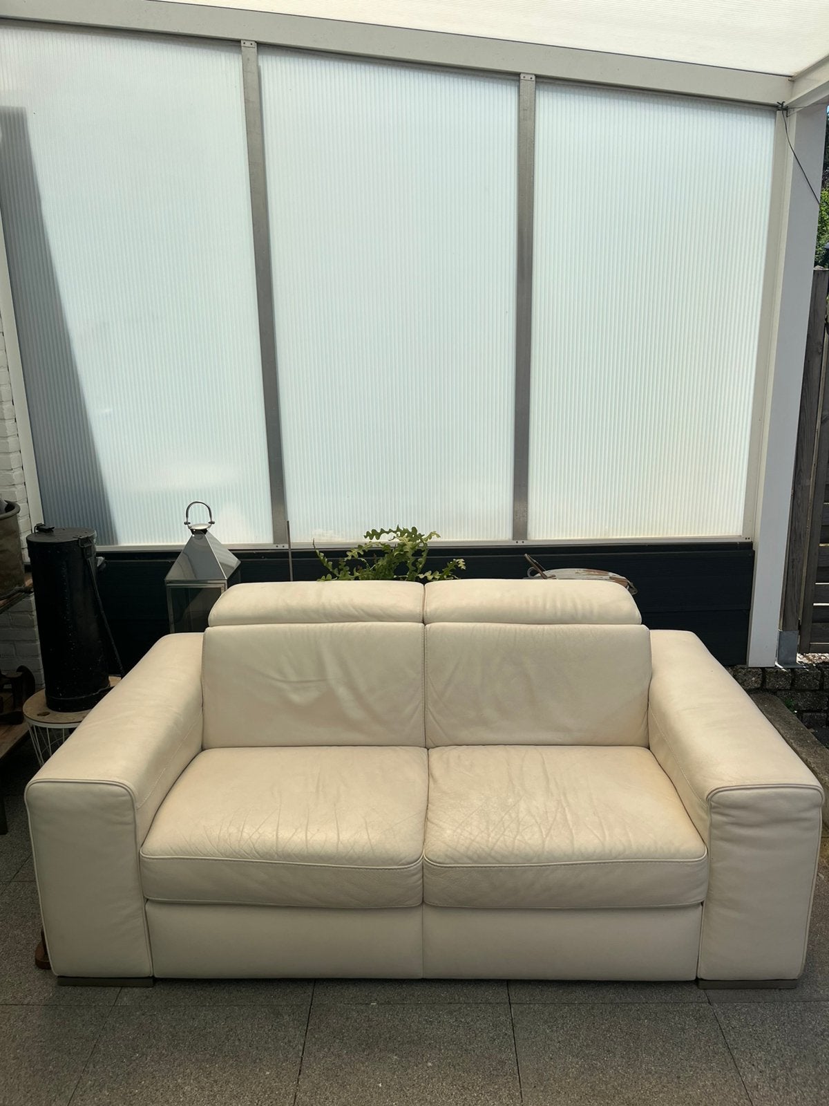 Natuzzi lederen tweezitter met verstelbare hoofdsteunen., Ophalen, Zo goed als nieuw, Rechte bank, Minder dan 150 cm
