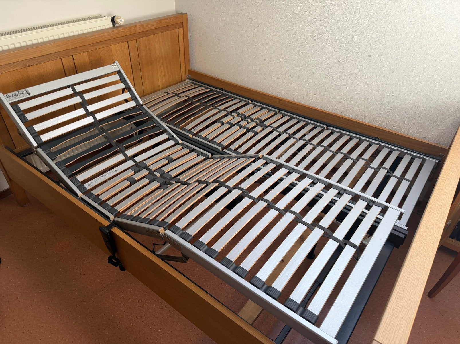 2-persoonsbed met verstelbare lattenbodem en 2 nachtkastjes, Huis en Inrichting, Slaapkamer | Bedden, Ophalen, 210 cm, Tweepersoons