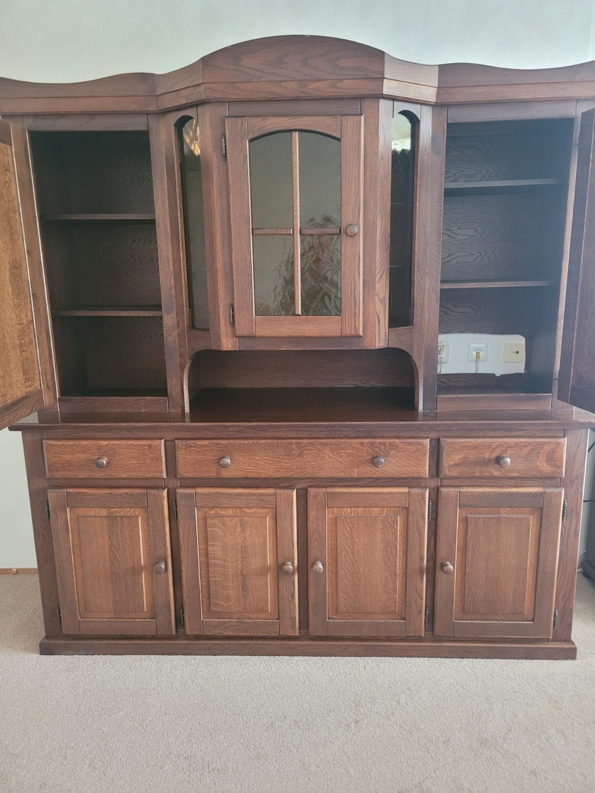 Massieve houten buffetkast met glazen deuren, Huis en Inrichting, Kasten | Buffetkasten, Ophalen, Gebruikt, Glas, Klassiek, Landelijk