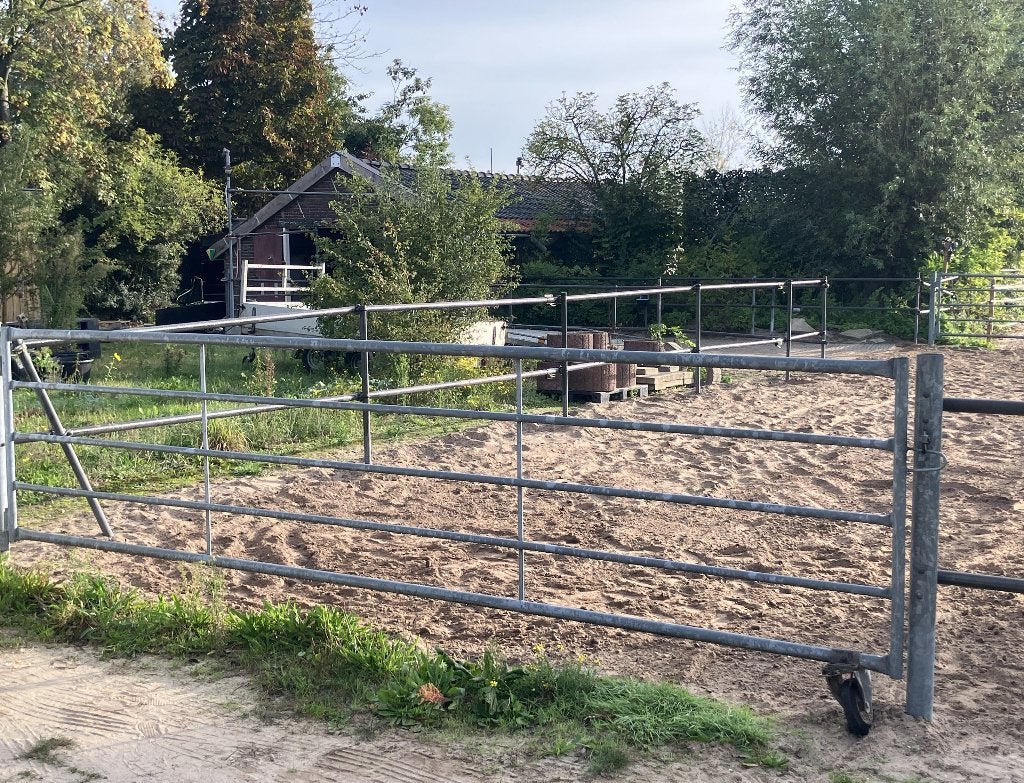Inloopstal voor 2, max 3 pony's met eigen paddock, Dieren en Toebehoren, Stalling, 2 of 3 paarden of pony's