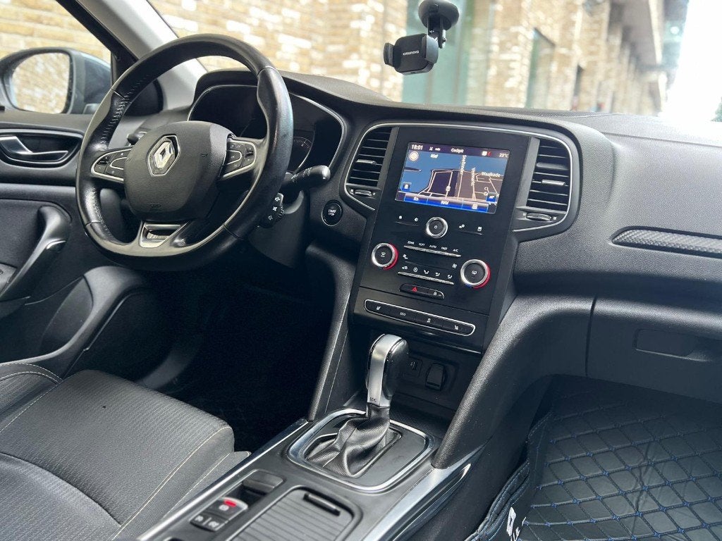 Foto 2 van Renault Mégane Estate 1.2 TCe Limited 2018 Autom/Parks/AC/St