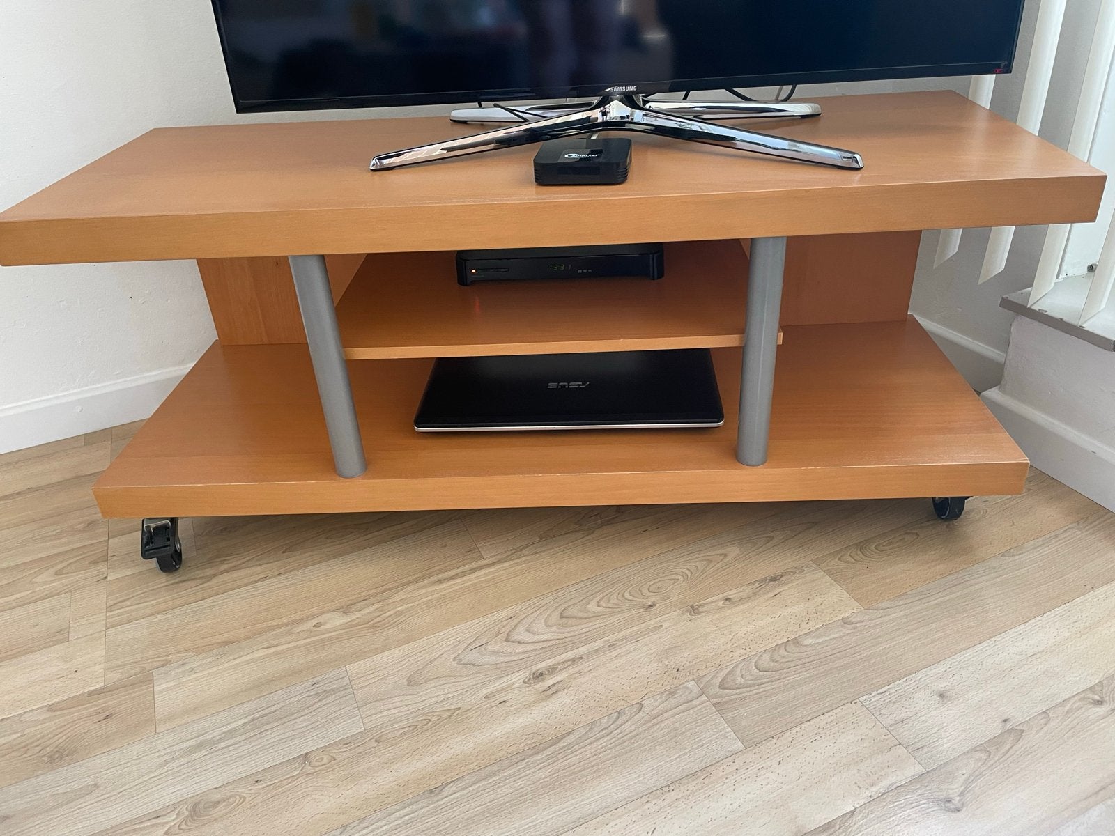 IKEA TV-meubel met wieltjes - 113x43 cm, Ophalen, Gebruikt, 100 tot 150 cm, Minder dan 100 cm