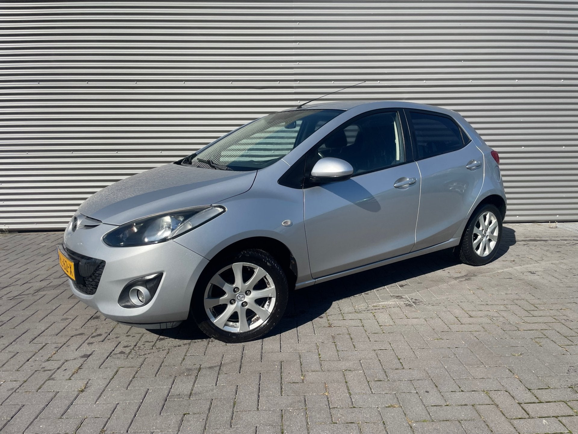 Mazda 2 1.5 GT- AUTOMAAT bouwjaar 2010, Stof, Zwart, 4 cilinders, 965 kg