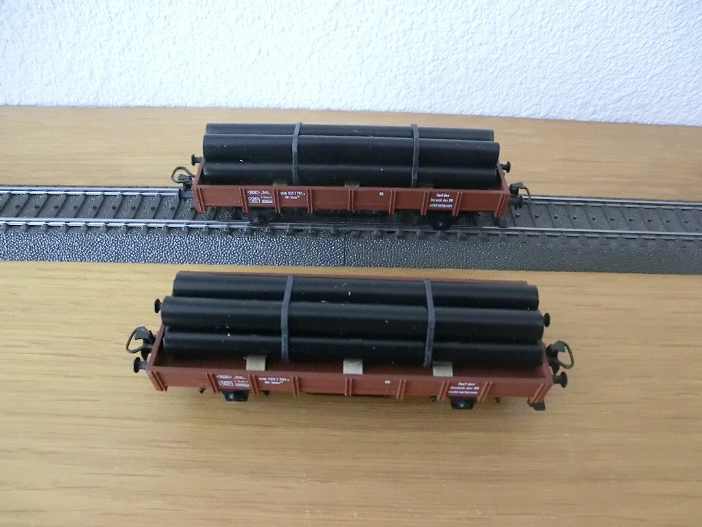 2 stuks Märklin wagens nr 4423 met zwarte buis lading en OVP, Wisselstroom, Wagon, Ophalen of Verzenden, Zo goed als nieuw