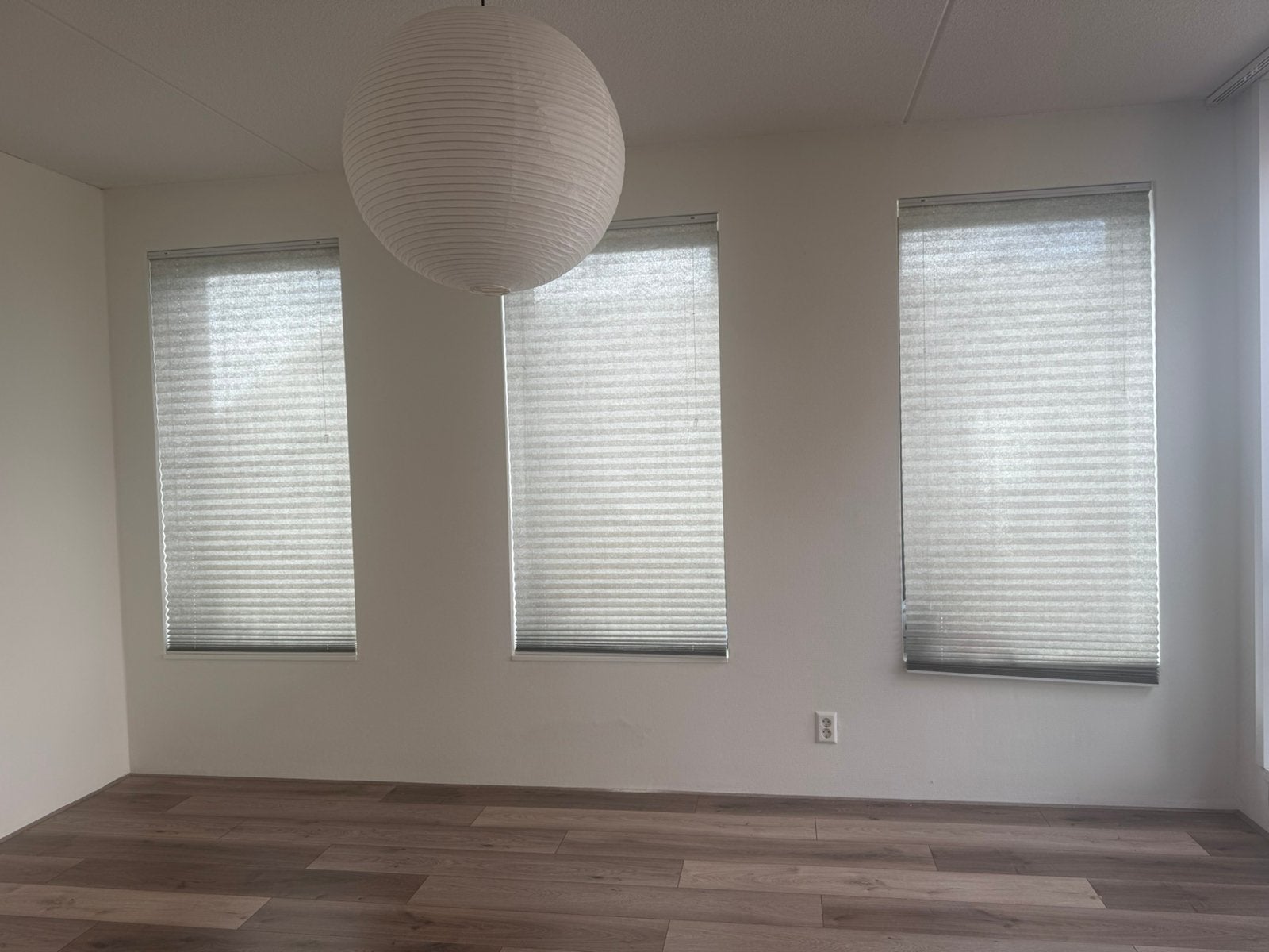 3 lichtgrijze plisségordijnen gratis af te halen, Huis en Inrichting, Ophalen, Gordijn, Lichtdoorlatend