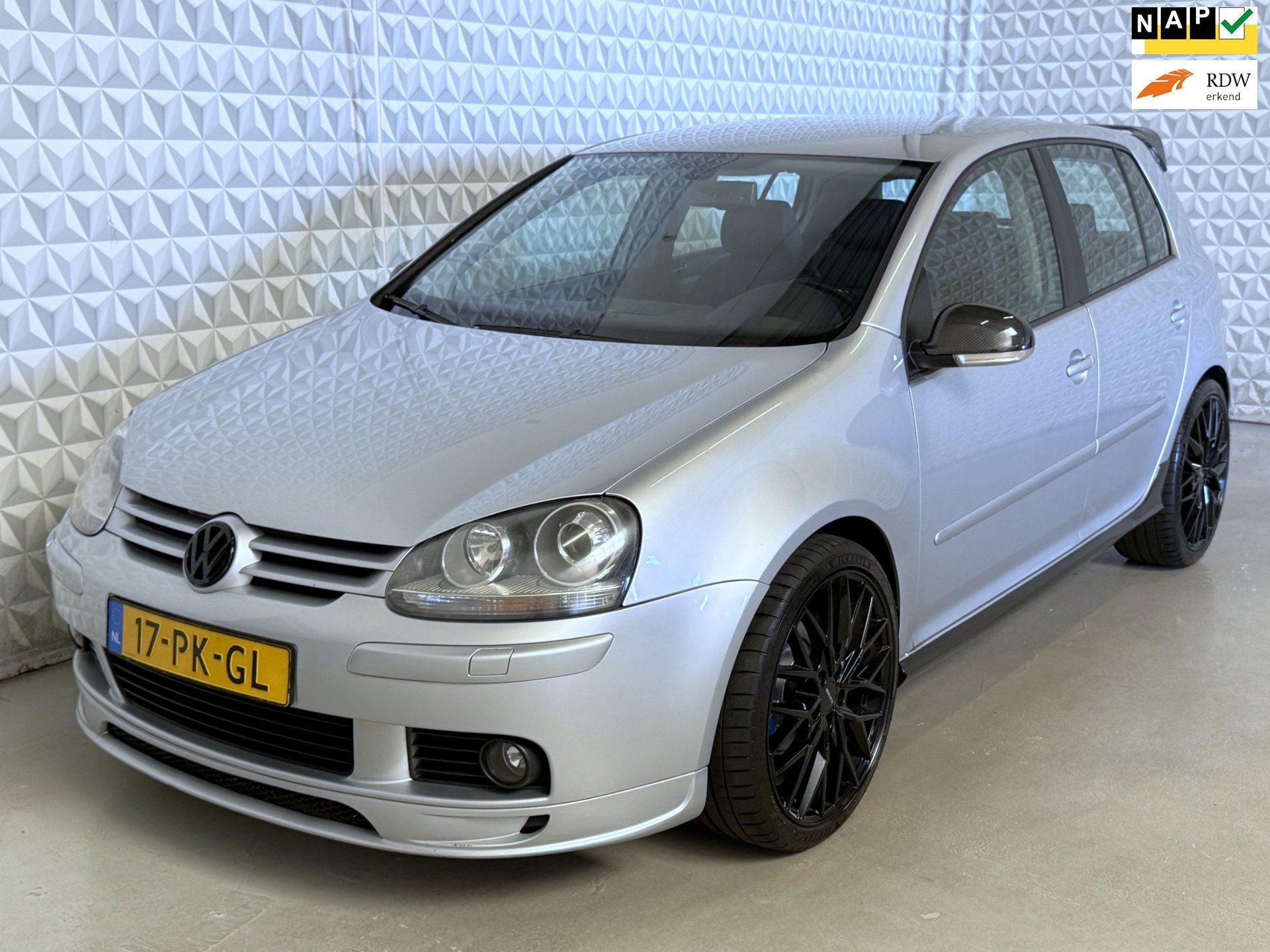 Volkswagen Golf 1.6 FSI Sportline / DIKKE & STOERE UITVOERIN, Auto's, Voorwielaandrijving, Gebruikt, Zwart, 4 cilinders