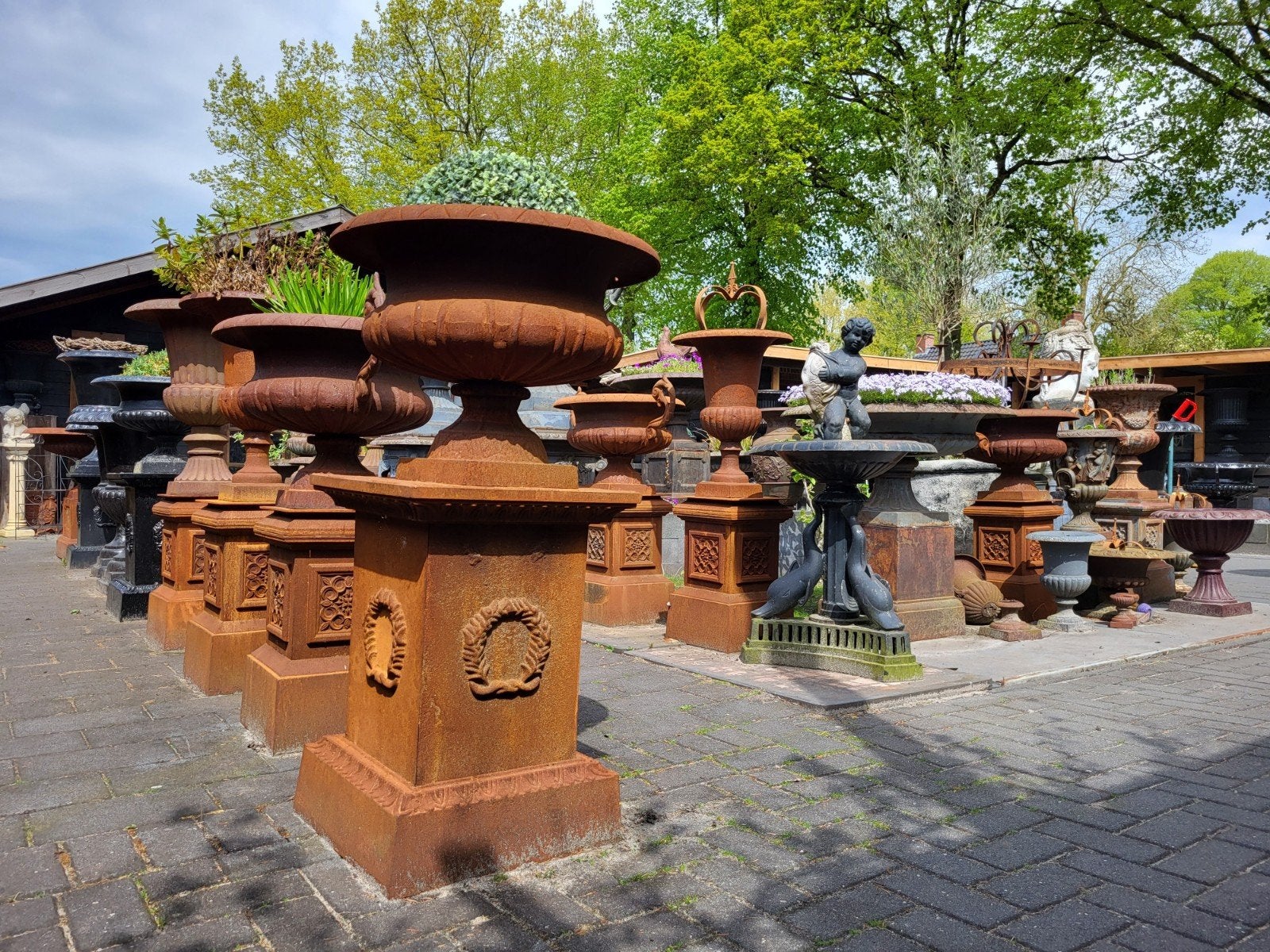 Gietijzeren tuinvazen tuinvaas bloempot bloembak op sokkel, Tuin en Terras, Ophalen of Verzenden, Nieuw